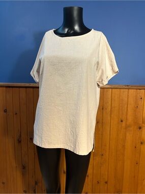Classic Linen-Like Short Sleeve Crewneck Top in Cream NWOT